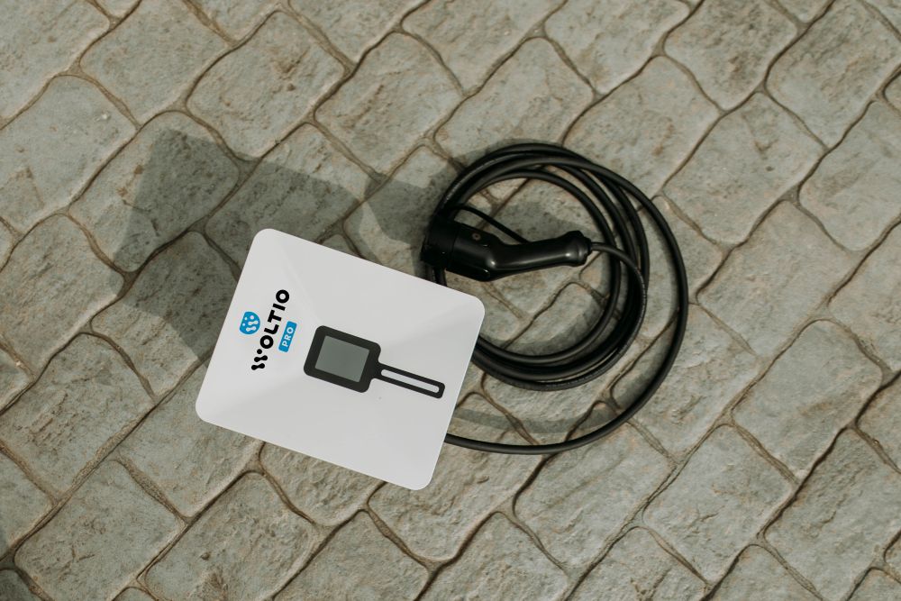 Cómo se protege un cargador ante picos de tensión o cortes de luz