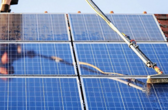 ¿Se puede vivir solo con placas solares?