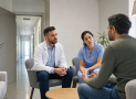 Tratamiento del alcoholismo: desintoxicación, terapia y seguimiento (qué esperar paso a paso)